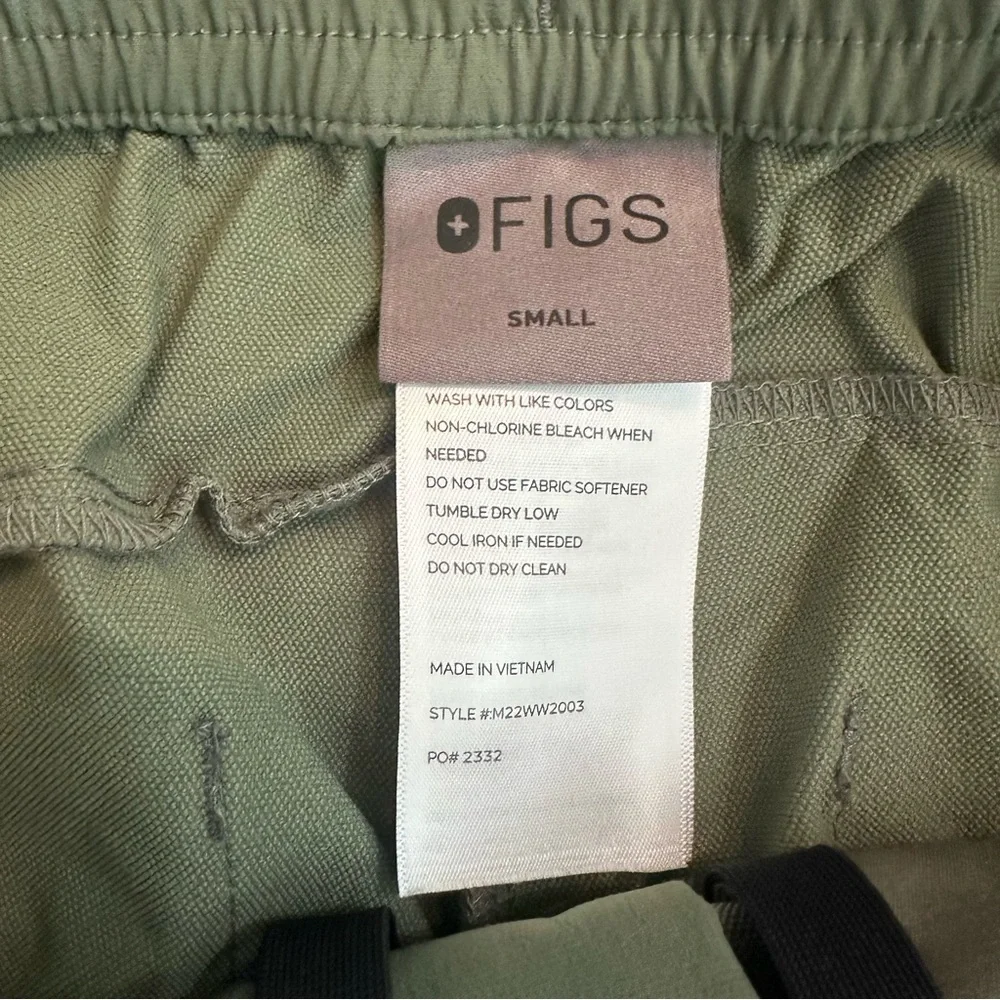 FIGS Men’s Tailored Trouser Agave